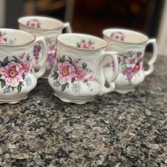 Vintage David Michael English Floral Bone China Mugs - Set of 4 - Picture 8 of 16